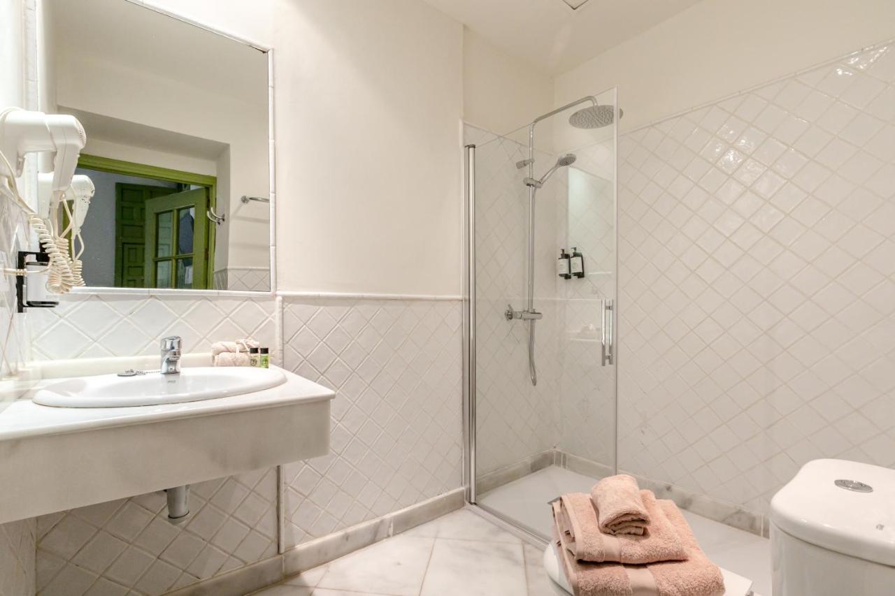 Nuea Giralda Hotel Seville Luaran gambar